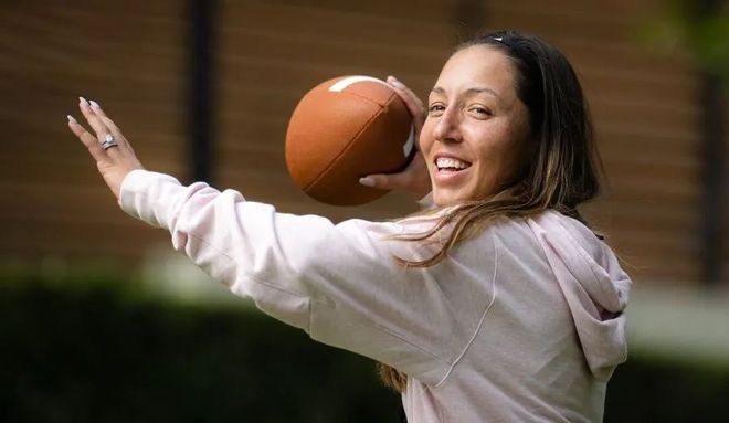 而托雷斯则 而托雷斯则